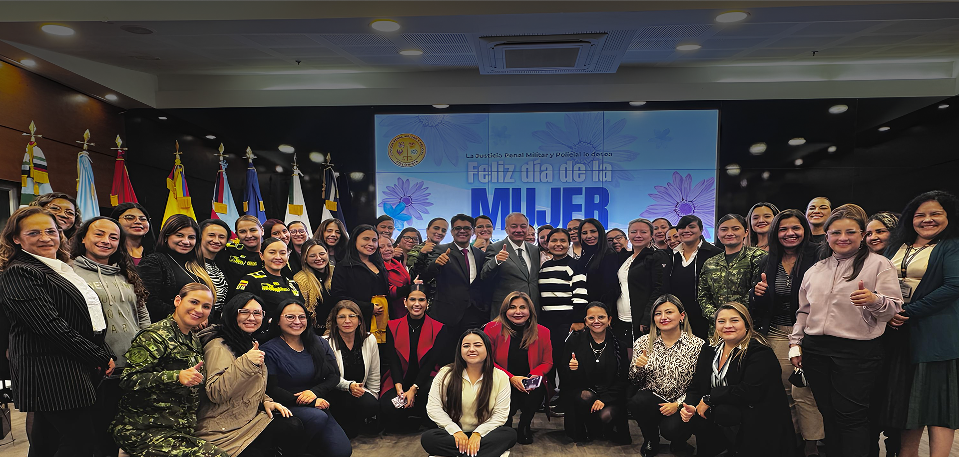 Descubre el compromiso con la equidad y el reconocimiento de la mujer en la Justicia Penal Militar y Policial.