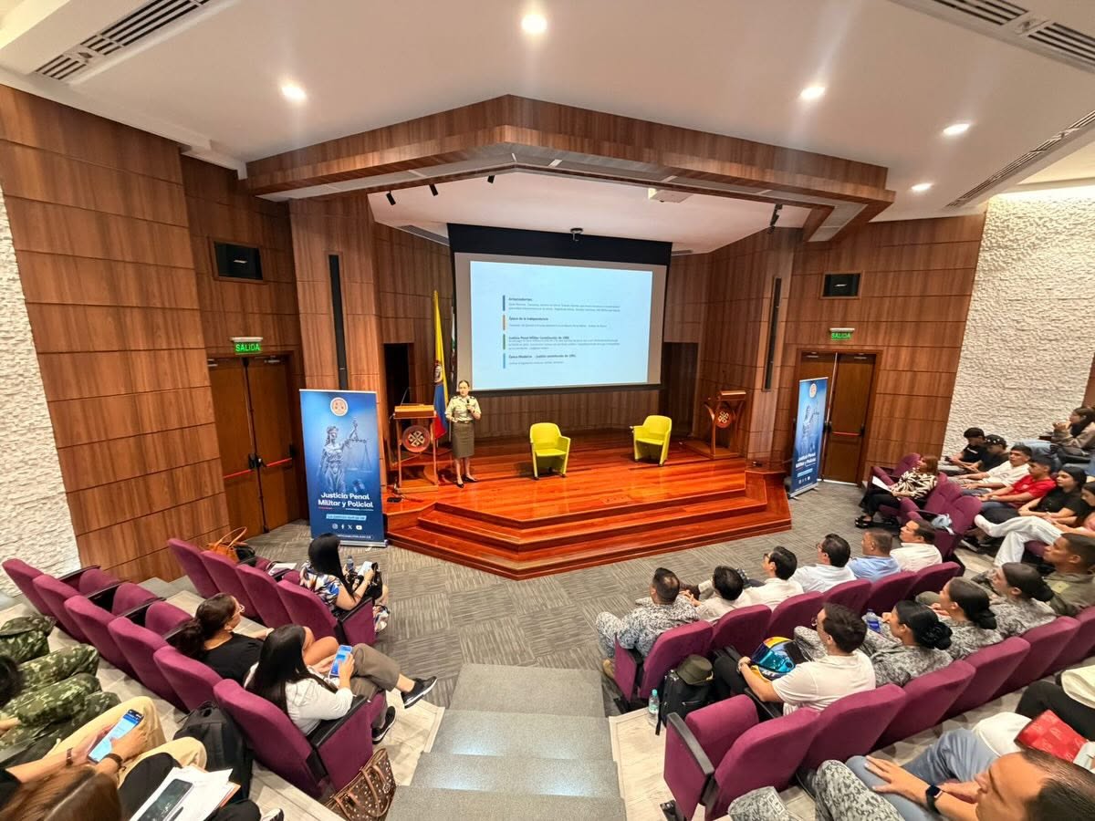Auditorio con los asistentes al foro regional 