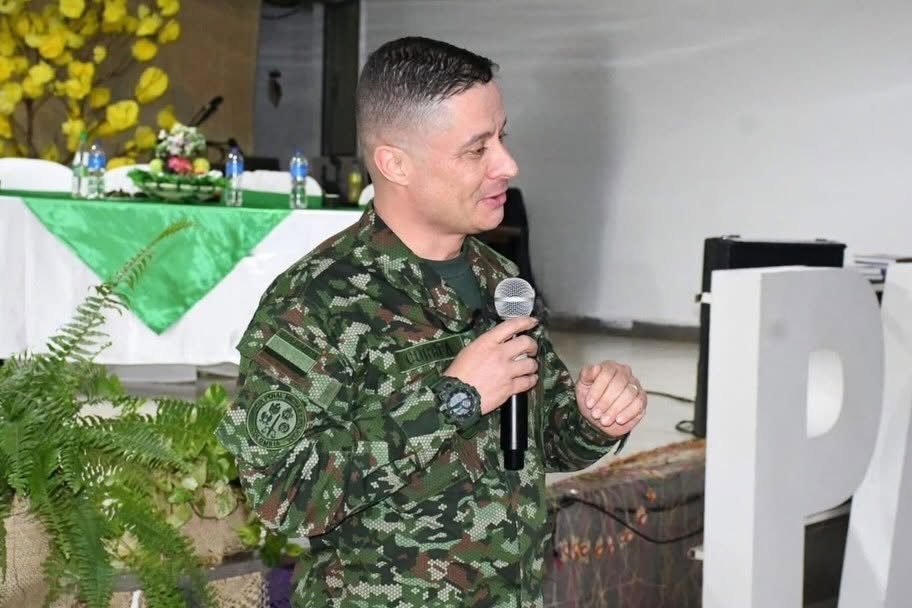 Funcionario de la JPMP exponiendo