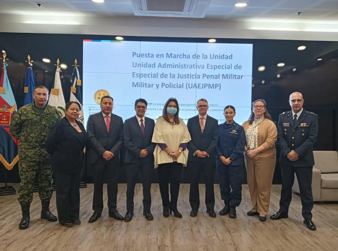 funcionarios de la JPMP y el equipo DIILS