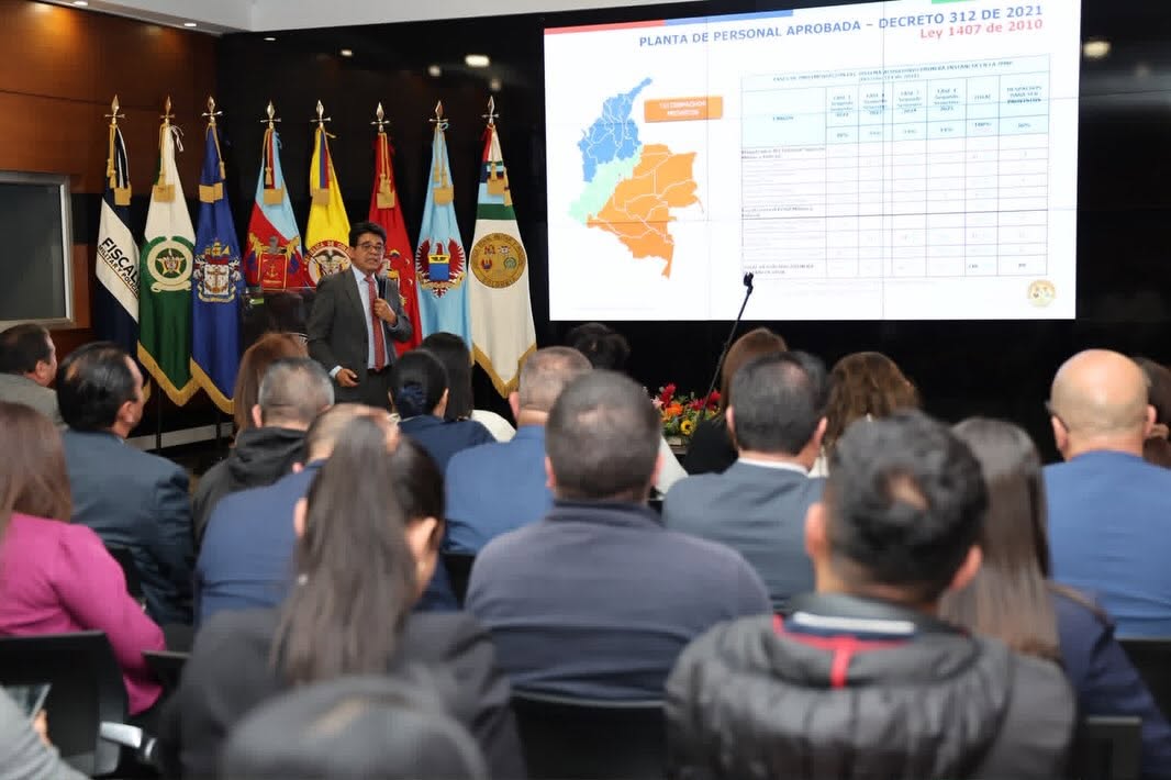 director de la JPMP pronunciando discurso