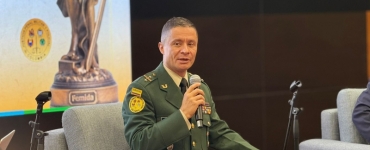 Funcionario de la JPMP exponiendo