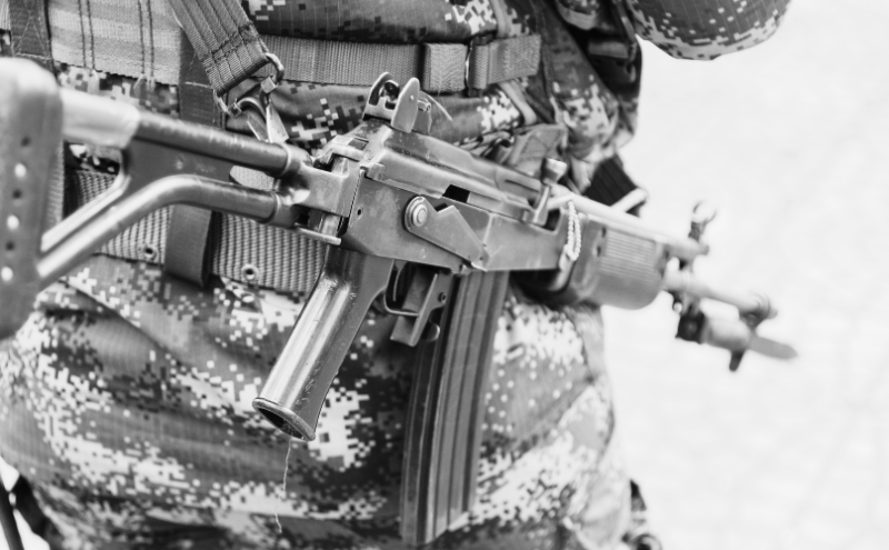Imagen de referencia de un soldado con fusil