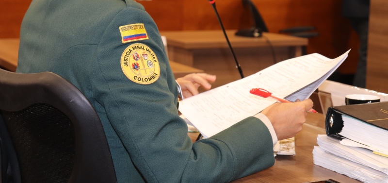 fiscal en la sala de audiencia