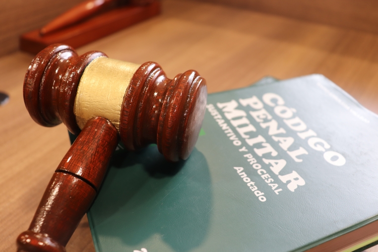 Mayete de la justicia y código penal militar