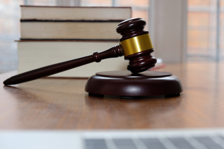 Foto del martillo del juez