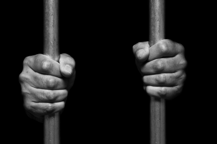Foto alusiva a una persona privada de la libertad