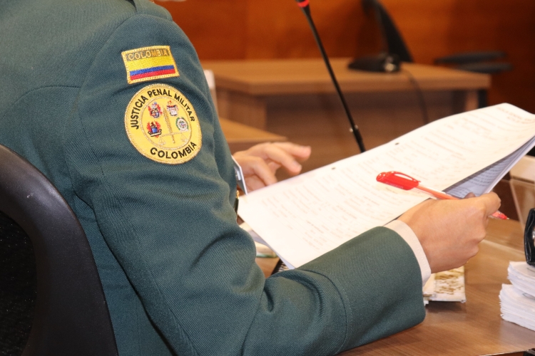 fiscal en la sala de audiencia