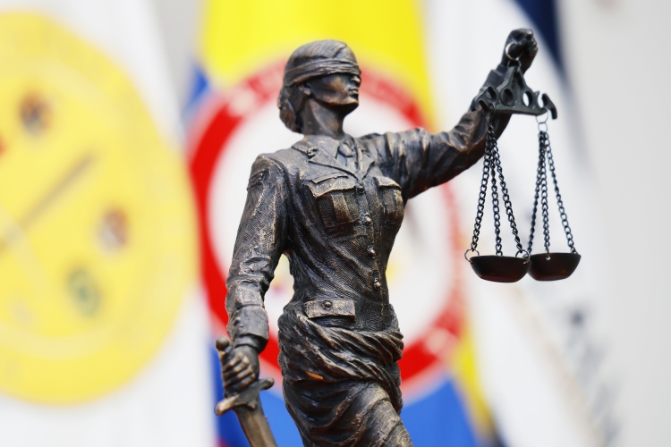 diosa de la justicia con la balanza