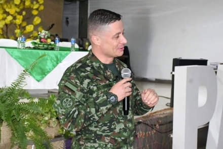 Funcionario de la JPMP exponiendo