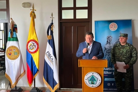 subdirector pronunciando discurso